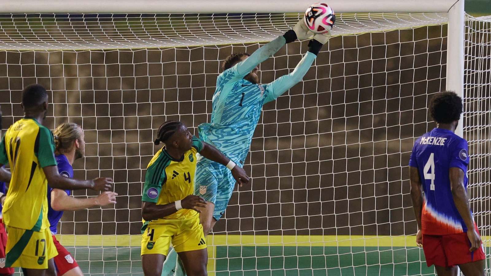 文班赛季报销！Scotto：马刺与中锋比永博签下第二份10天短合同.