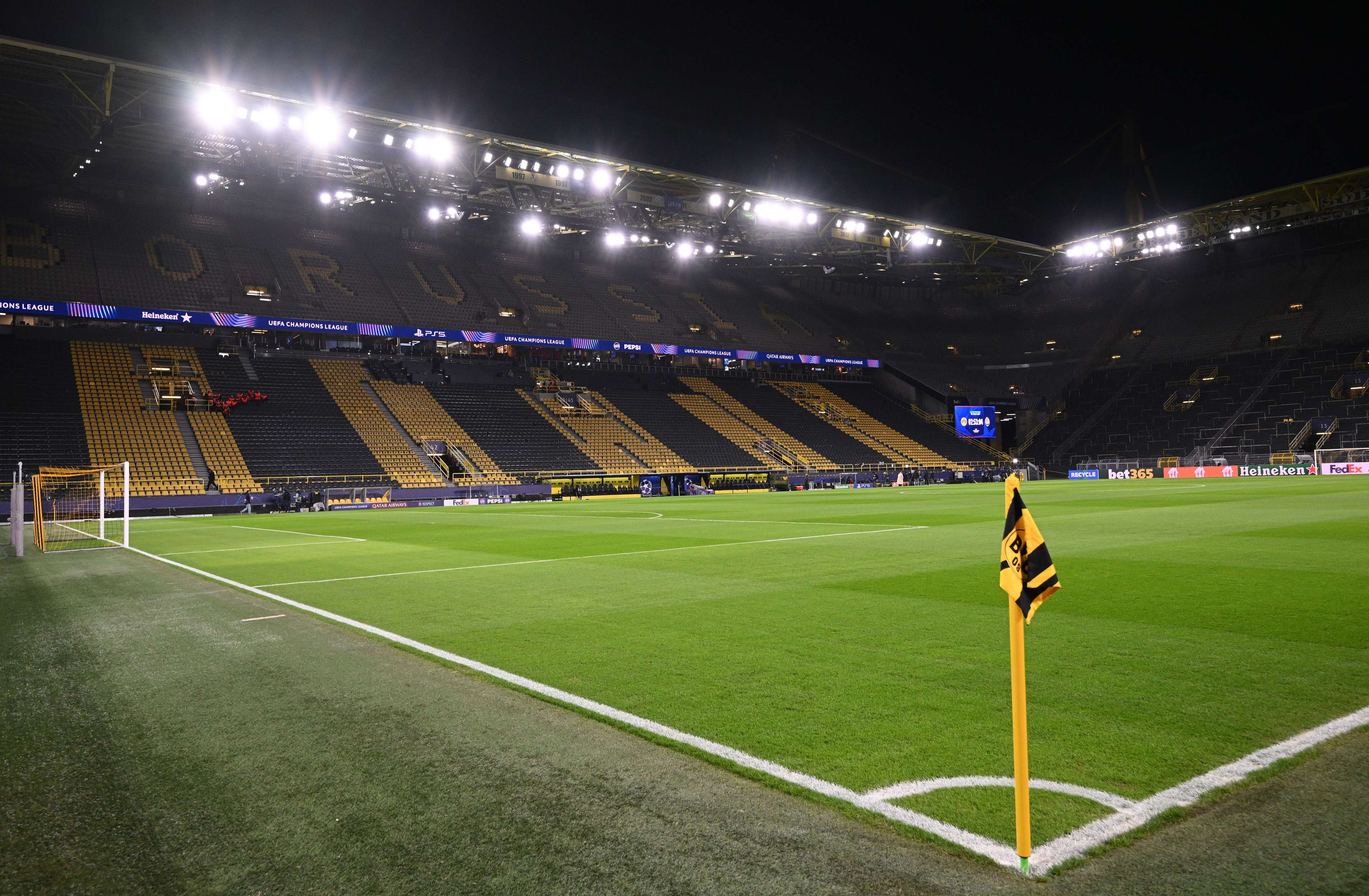 雷迪克：东契奇有球在手时能掌控比赛 他做出了一些非常棒的决策.